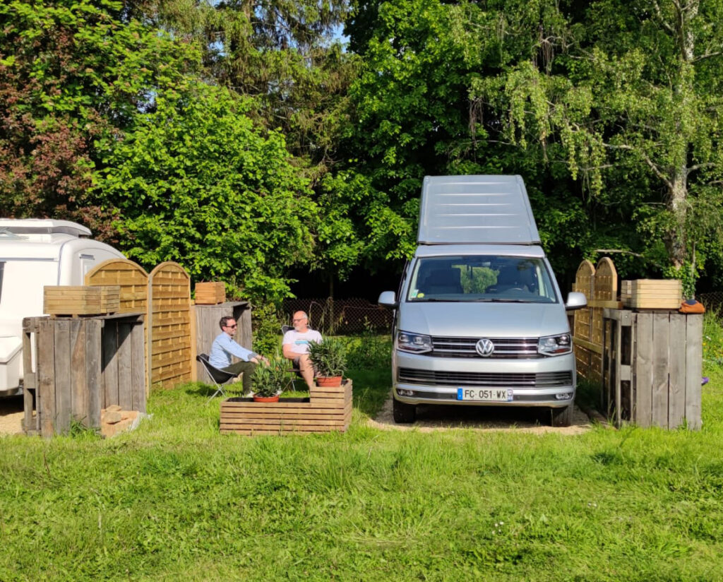 Espace vans VW Multivan repos apéro nature